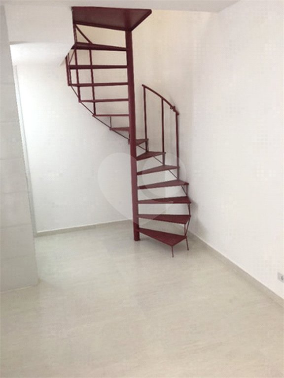 Residencial exclusivo com apenas 08 apartamentos tipo estúdio mobiliados e novinhos, sem condomínio.