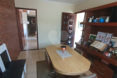 Casa Térrea à venda com 3 quartos, sendo 1 suíte, no Centro, Poá, SP