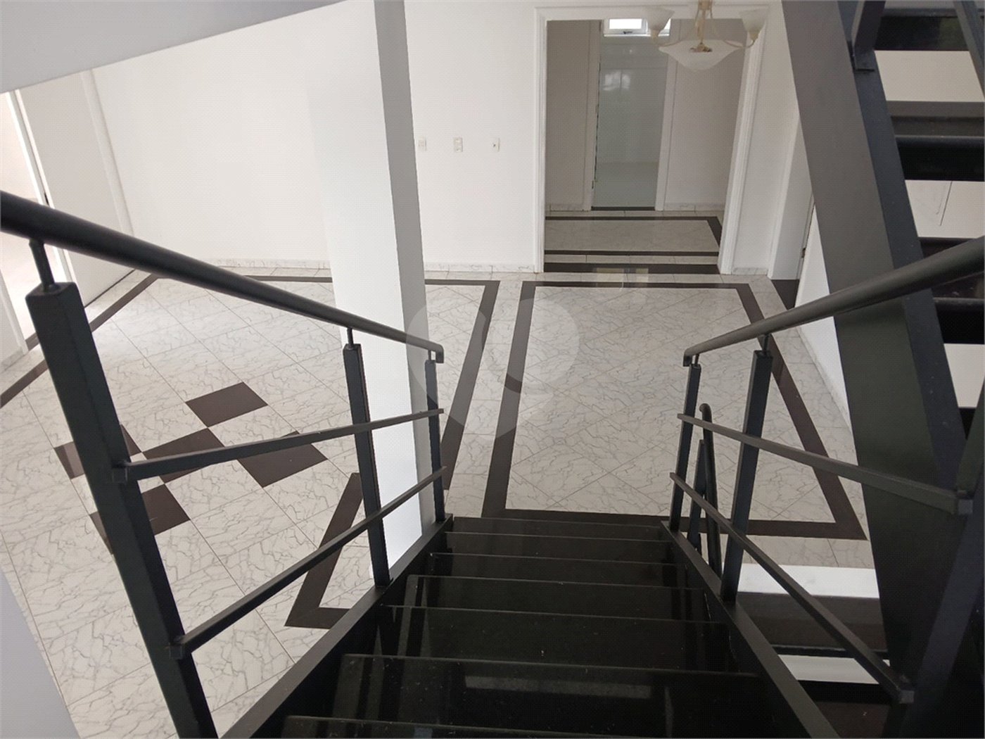 Casa à venda com 4 quartos, sendo 2 suítes, no condomínio Flamboyant, Atibaia - SP