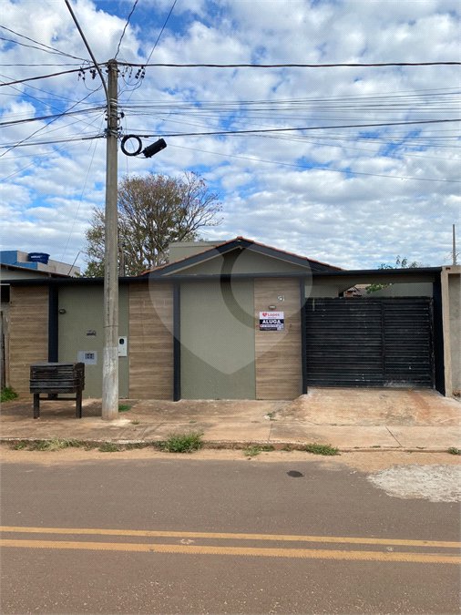 Casa para alugar com 3 quartos, sendo 1 suíte, em Parque das Aroeiras, Ponta Porã, MS
