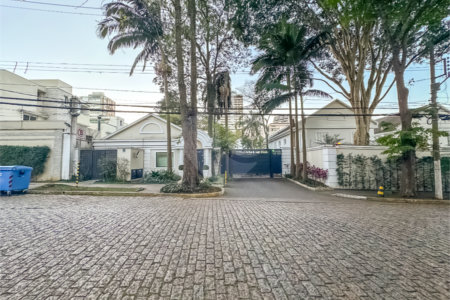 Casa à venda com 4 quartos, sendo 3 suítes, no condomínio Village Place, São Paulo - SP