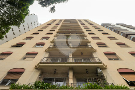 Apartamento à venda com 2 quartos, sendo 1 suíte,  em Vila Uberabinha, São Paulo, SP