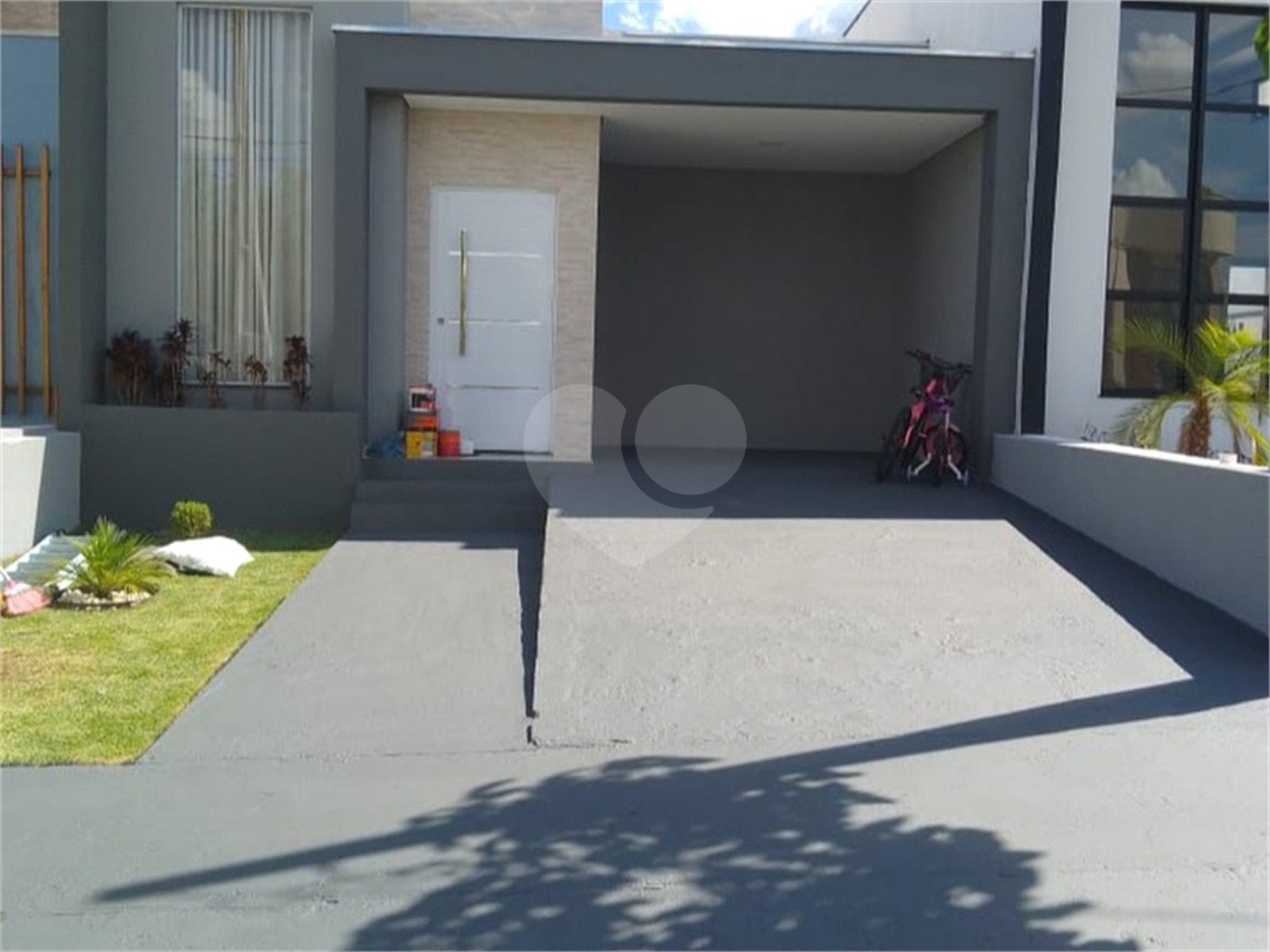 Casa à venda com 2 quartos, sendo 1 suíte, no condomínio Residencial Jardim, Sorocaba - SP