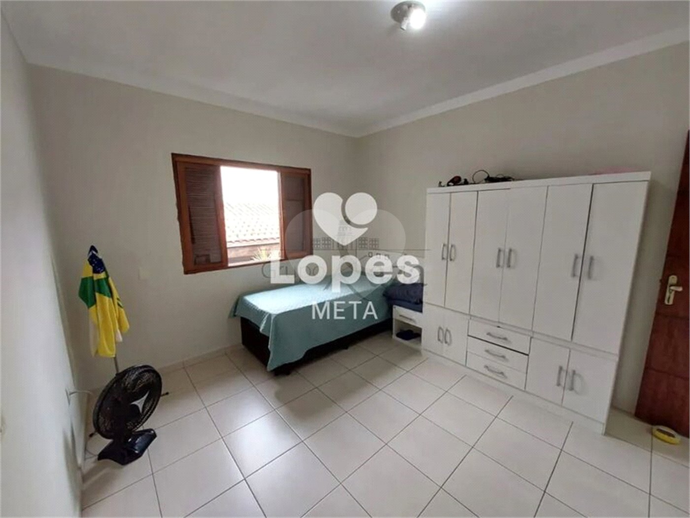 Casa à venda com 3 quartos, sendo 1 suíte,  no condomínio Loteamento Vila Branca, Jacareí - SP