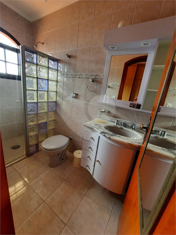 Sobrado à venda com 4 quartos, sendo 3 suítes, em Região Central, Caieiras, SP