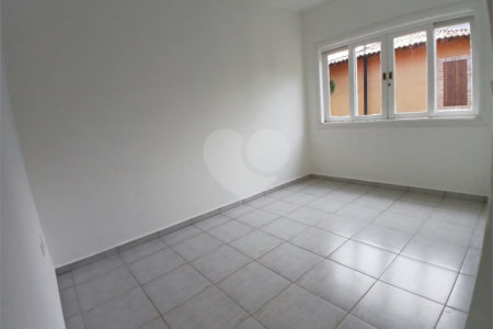 Casa à venda com 4 quartos, sendo 2 suítes, no condomínio Flamboyant, Atibaia - SP