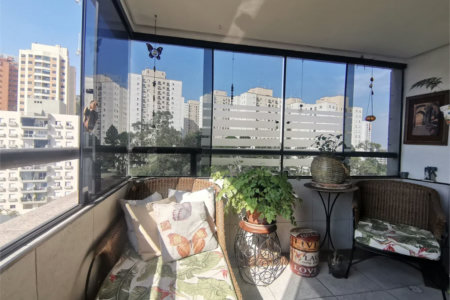 Apartamento à venda com 3 quartos, sendo 1 suíte,  em Vila Andrade, São Paulo, SP