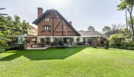 Casa de Vila à venda com 5 quartos, sendo 4 suítes,  em Jardim Morumbi, São Paulo, SP