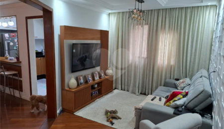 Casa à venda com 2 suítes em Vila Figueira, Suzano, SP