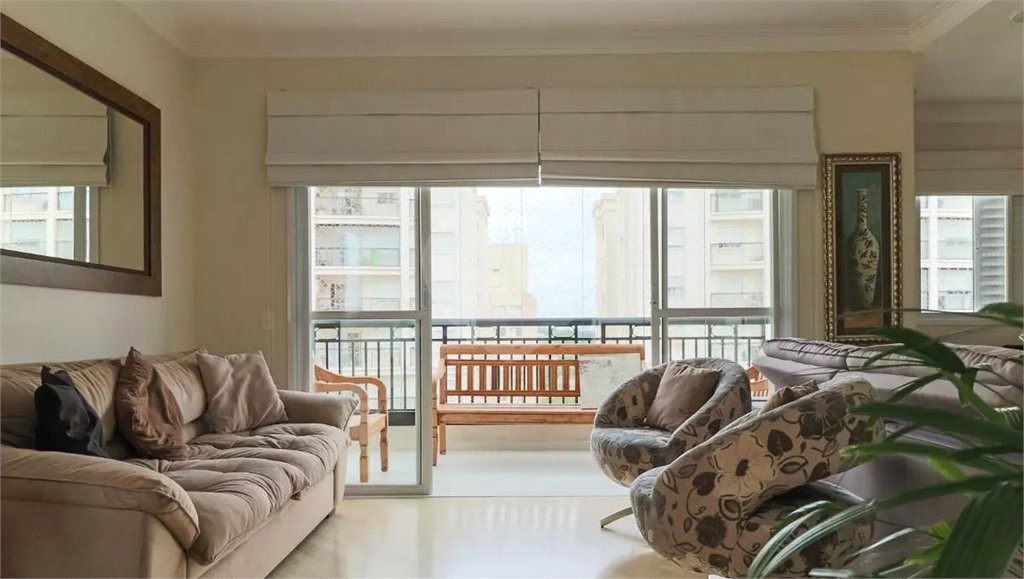 Apartamento à venda com 3 suítes em Vila Ipojuca, São Paulo, SP