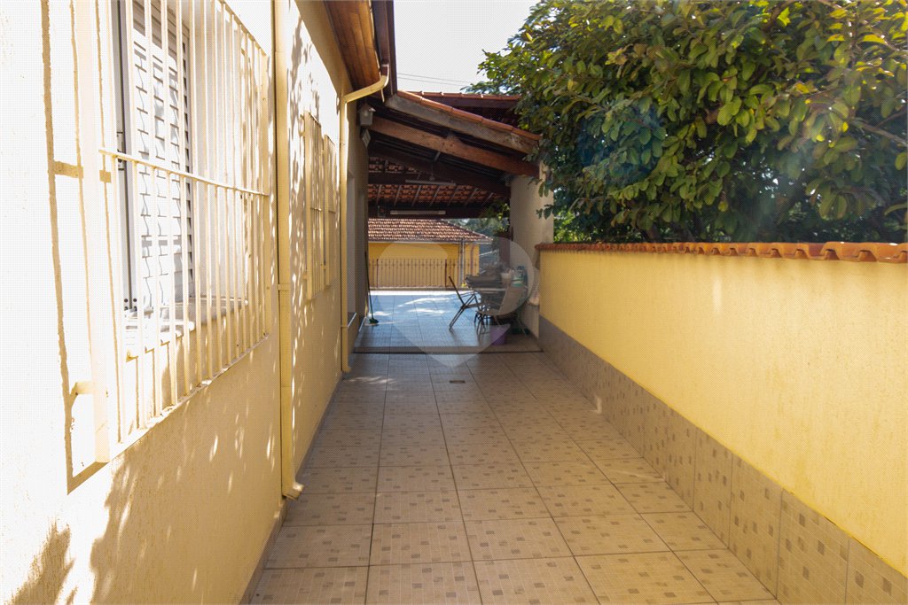 Sobrado à venda com 4 quartos, sendo 1 suíte,  em Vila Aguiar, São Roque, SP
