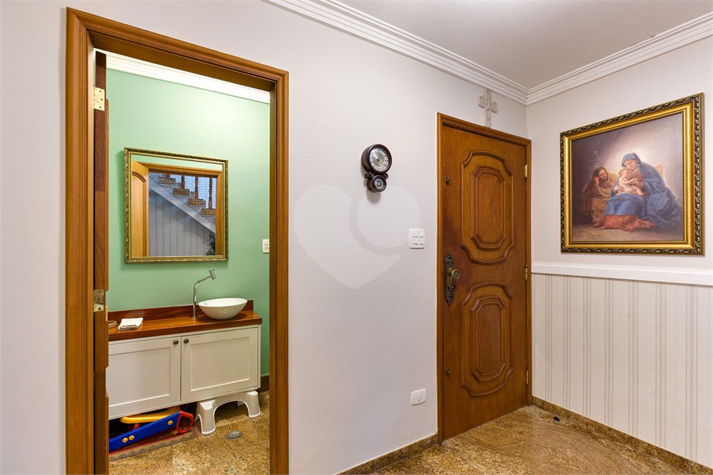 Casa à venda com 4 quartos, sendo 2 suítes,  em Alto da Boa Vista, São Paulo, SP