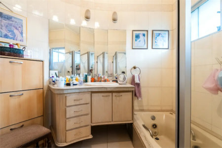 Casa a venda no Planalto Paulista, 2 suítes, 4 vagas, 230 m², quintal e localização privilegiada