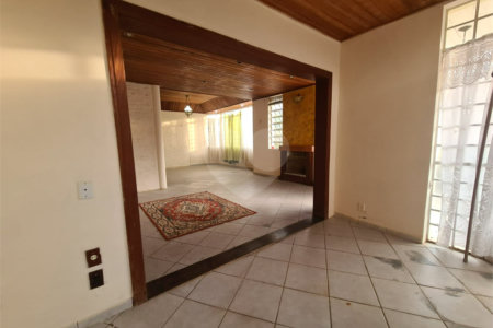 Casa à venda com 3 quartos, sendo 1 suíte, no Centro, Araçoiaba da Serra, SP