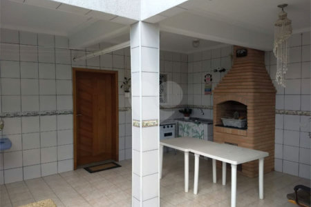 Casa à venda com 4 quartos, sendo 2 suítes, em Vila Petrópolis, Atibaia, SP