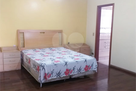 Casa à venda com 4 quartos, sendo 3 suítes, no condomínio Arujá 5, Arujá - SP