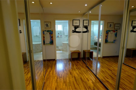 Apartamento à venda com 4 quartos, sendo 3 suítes, em Santo Amaro, São Paulo, SP