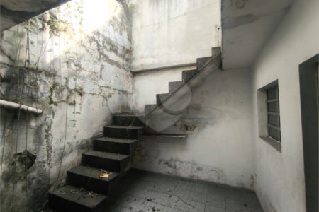Casa à venda ou para alugar com 5 quartos, sendo 1 suíte,  em Parque Independência, São Paulo, SP