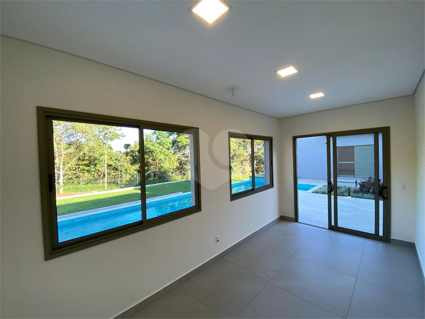 Casa à venda com 4 suítes no condomínio Primavera, Salto - SP