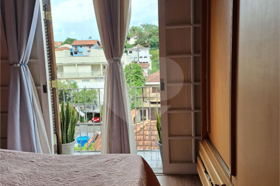 Sobrado à venda com 3 quartos, sendo 1 suíte, em Vila Irmãos Arnoni, São Paulo, SP