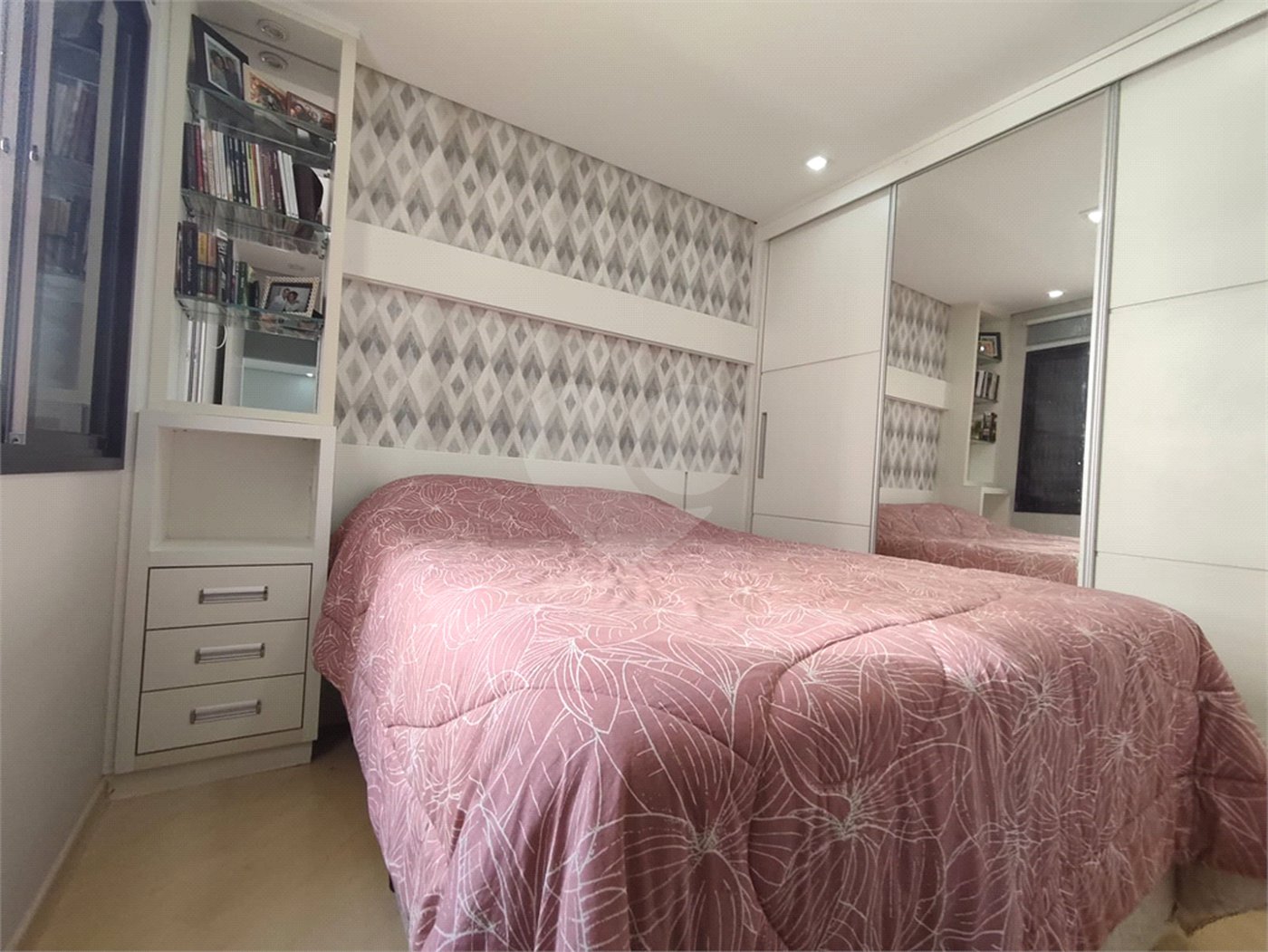Apartamento à venda com 3 quartos, sendo 1 suíte,  em Vila Monumento, São Paulo, SP