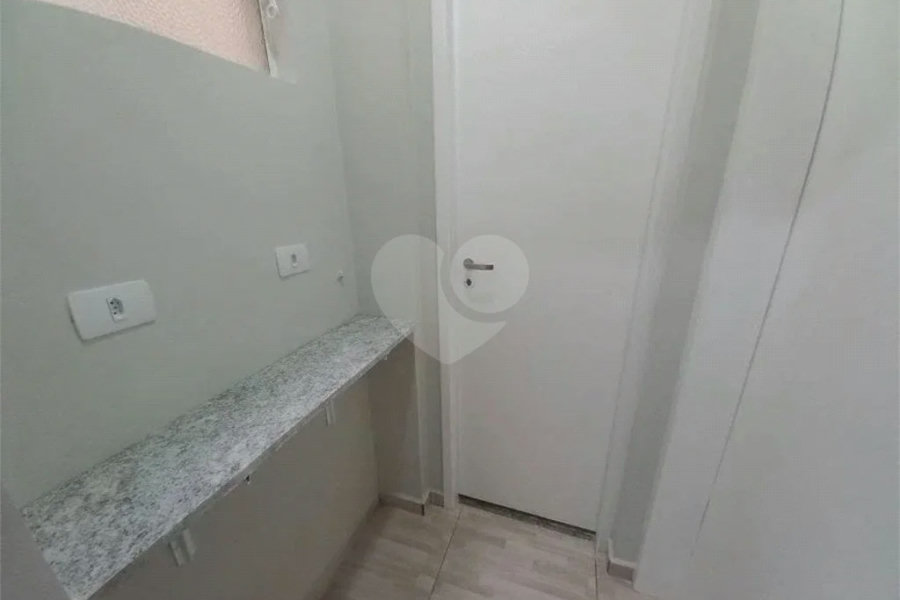 Ótima sala para escritório com 37 m², possui 2 ambientes.