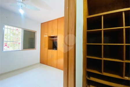 Sobrado à venda com 4 quartos, sendo 1 suíte, em Vila Gilda, Santo André, SP