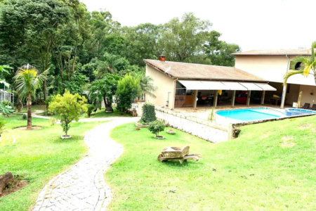 Casa à venda com 10 quartos, sendo 3 suítes, no condomínio Chácaras Campo Verde, Campo Limpo Paulista - SP