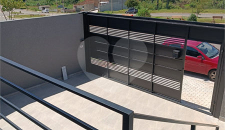 Casa à venda com 3 quartos, sendo 1 suíte, no condomínio Residencial Jardins da Catalunha, Atibaia - SP