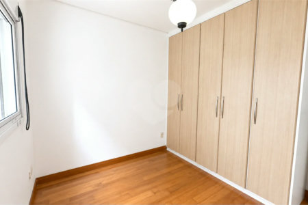Apartamento à venda com 3 quartos, sendo 1 suíte, em Jardim das Acácias, São Paulo, SP