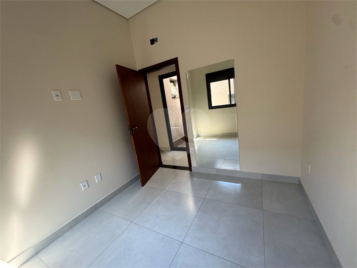 Casa à venda com 3 quartos, sendo 1 suíte, no condomínio Vila Ytu, Indaiatuba - SP
