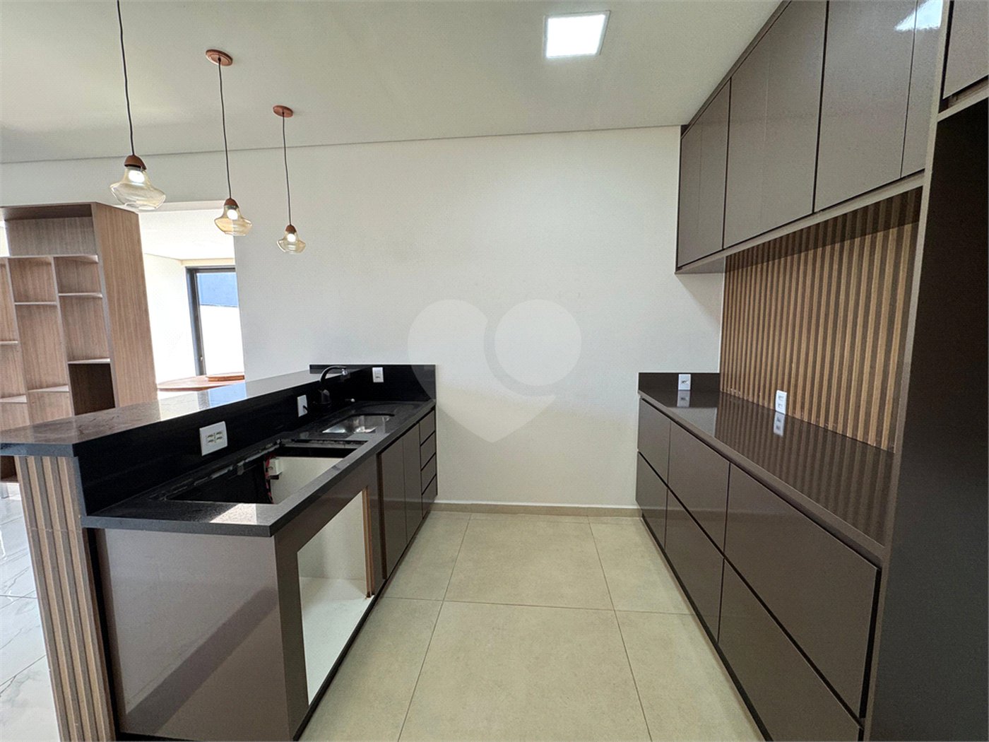 Casa à venda com 5 quartos, sendo 4 suítes, no condomínio Golden Ville, Itapetininga - SP