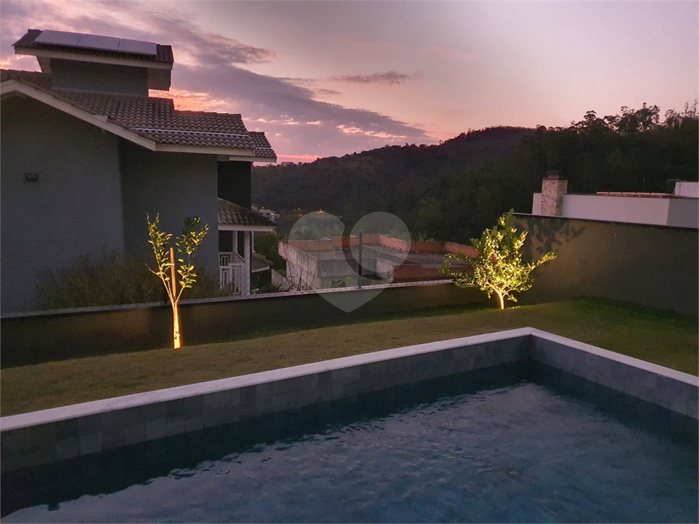 Casa à venda com 4 suítes no condomínio Porto Atibaia, Atibaia - SP