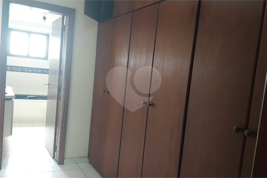 Apartamento à venda com 4 quartos, sendo 2 suítes, em Tombo, Guarujá, SP
