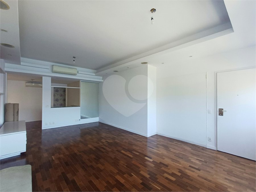 Apartamento à venda com 3 quartos, sendo 1 suíte,  em Lagoa, Rio de Janeiro, RJ
