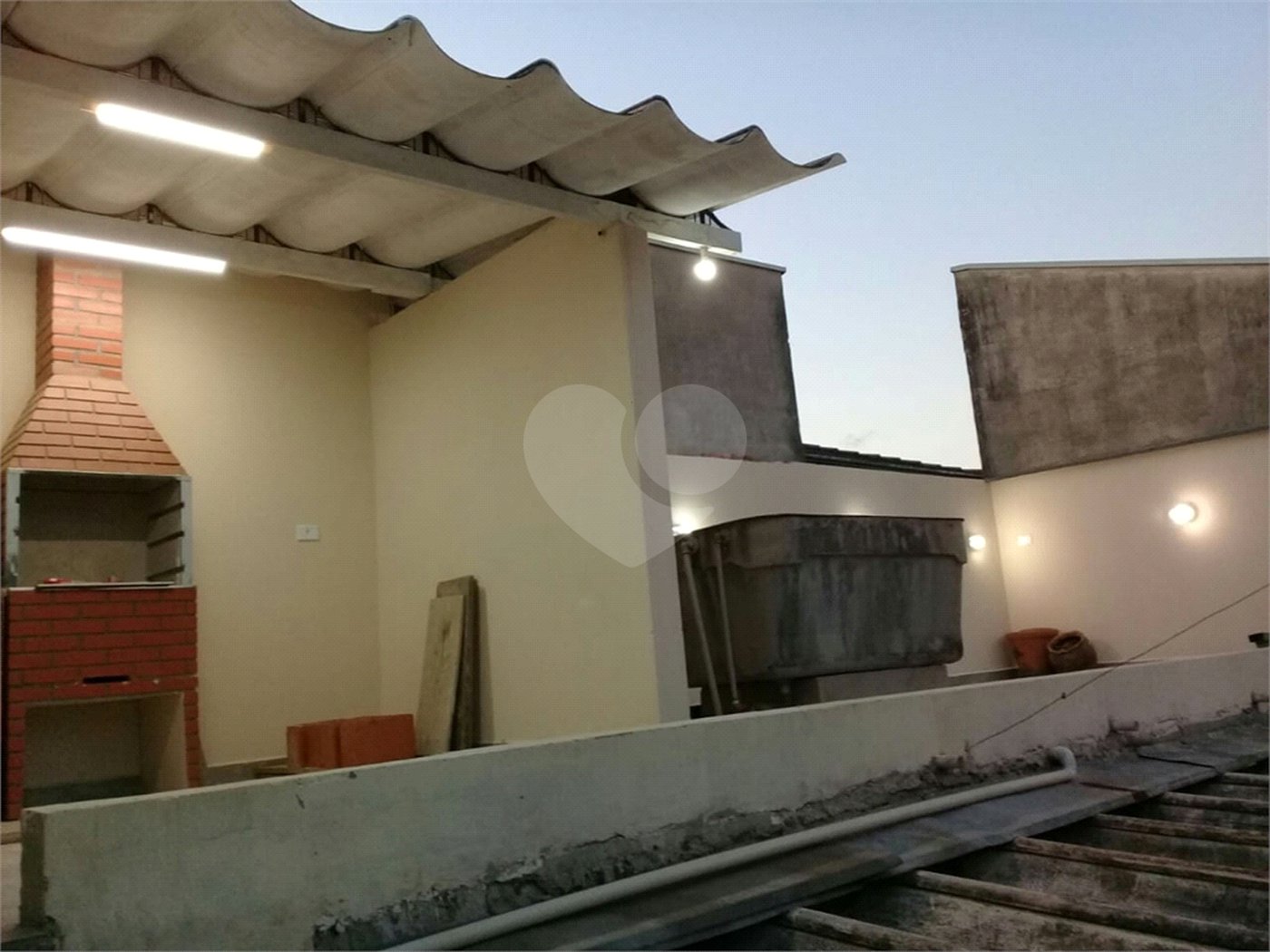 Sobrado à venda com 4 quartos, sendo 2 suítes,  em Jardim Regina, Indaiatuba, SP