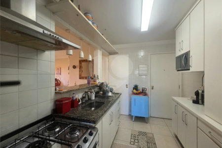 Apartamento à venda com 3 quartos, sendo 1 suíte, em Alto da Boa Vista, São Paulo, SP