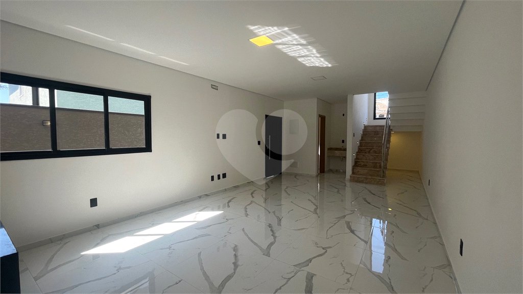 Sobrado à venda com 3 suítes em Vila Petrópolis, Atibaia, SP