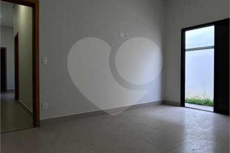 Casa à venda com 4 quartos, sendo 3 suítes, no condomínio Residencial Mont'alcino, Valinhos - SP