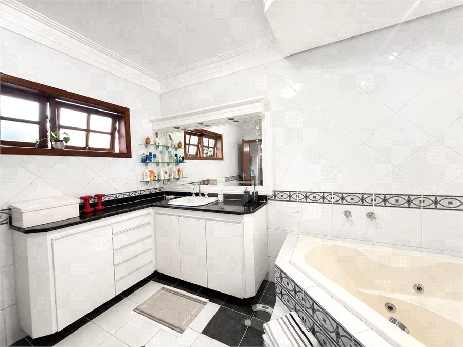 Casa à venda com 5 suítes no condomínio Parque Village Castelo, Itu - SP