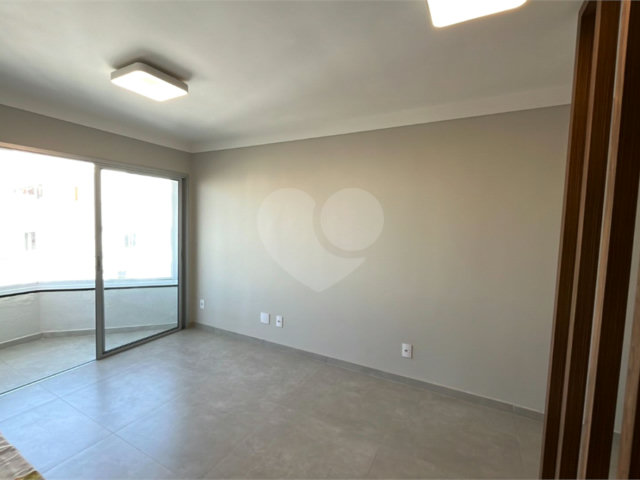 Apartamento à venda com 3 quartos, sendo 1 suíte,  em Jardim Marajoara, São Paulo, SP