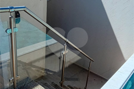 Casa à venda com 3 suítes no condomínio Residencial Jd. Floresta, São Paulo - SP