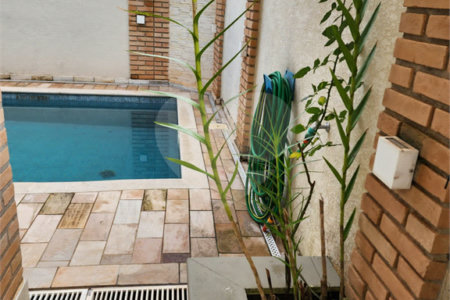 Casa à venda com 4 suítes no condomínio Pedra Grande, Atibaia - SP