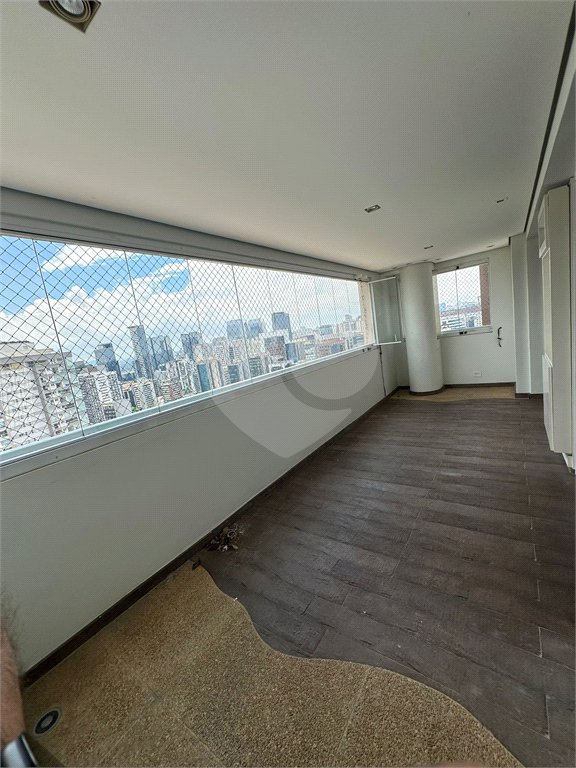 Apartamento à venda com 3 quartos, sendo 1 suíte, em Brooklin Paulista, São Paulo, SP