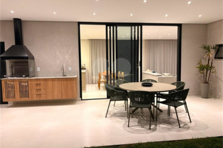 Casa à venda com 3 suítes no condomínio Helena Maria, Sorocaba - SP