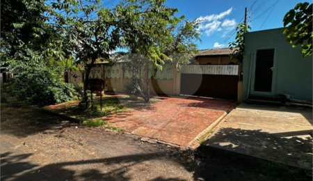 Sobrado à venda com 6 quartos, sendo 1 suíte,  no Centro, Ponta Porã, MS