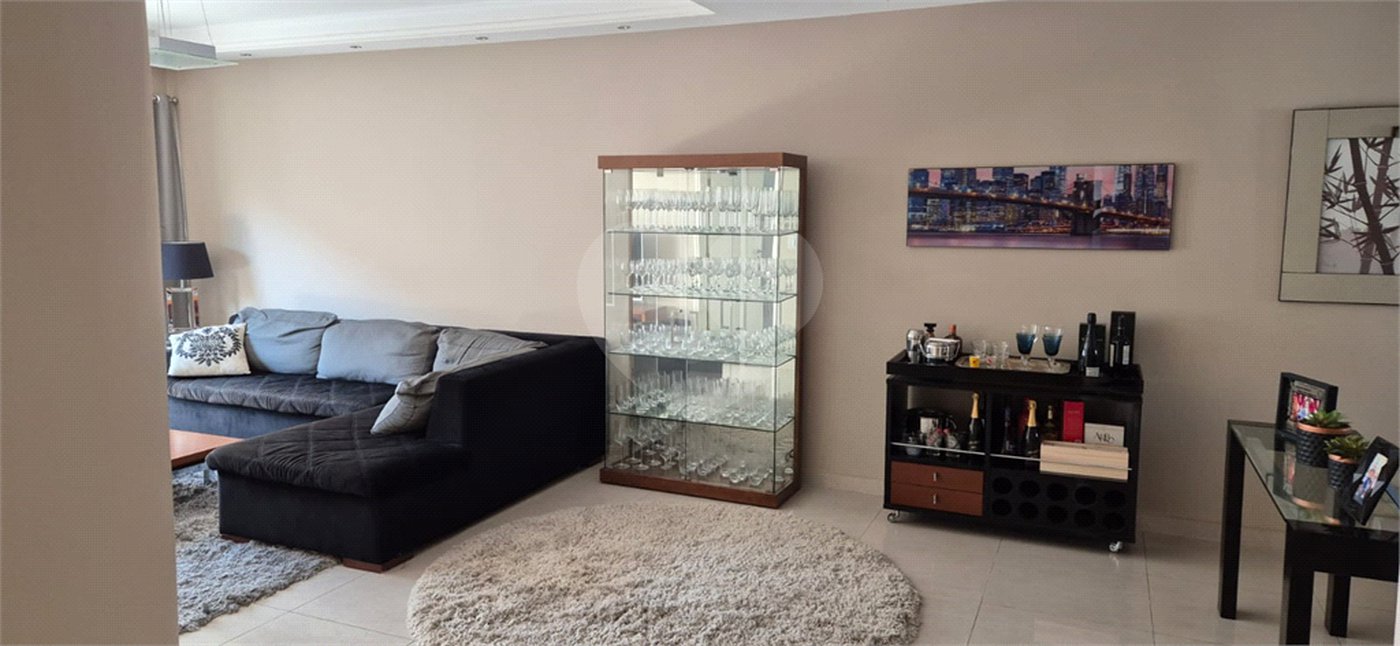 Casa à venda com 5 quartos, sendo 4 suítes, no condomínio Residencial Vilazul, Sorocaba - SP