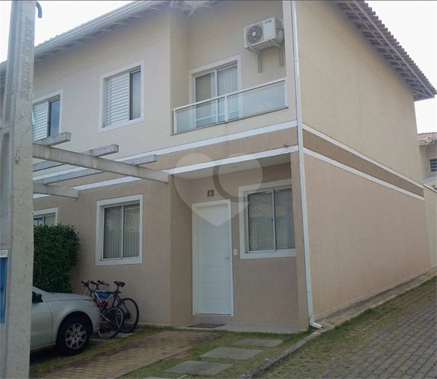 Casa à venda com 3 quartos, sendo 1 suíte, no condomínio Village Jardim Versailles, Jundiaí - SP