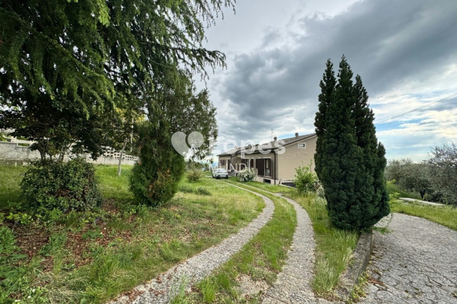 Casa multifamiliar à venda em Verona, Itália – 3 unidades e 12.000 m²