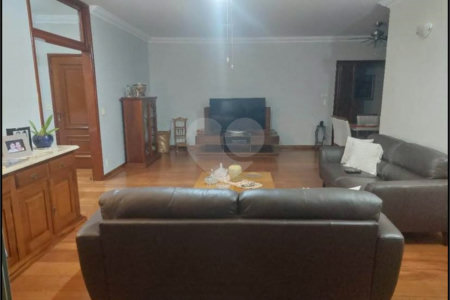 Apartamento à venda com 3 quartos, sendo 1 suíte, no Centro, Araraquara, SP